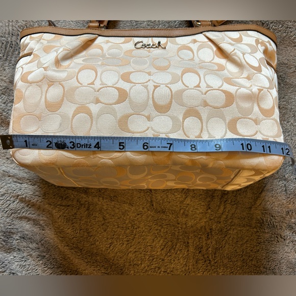 Coach NWOT East/West Signature Gallery Bag - Picture 14 of 17
